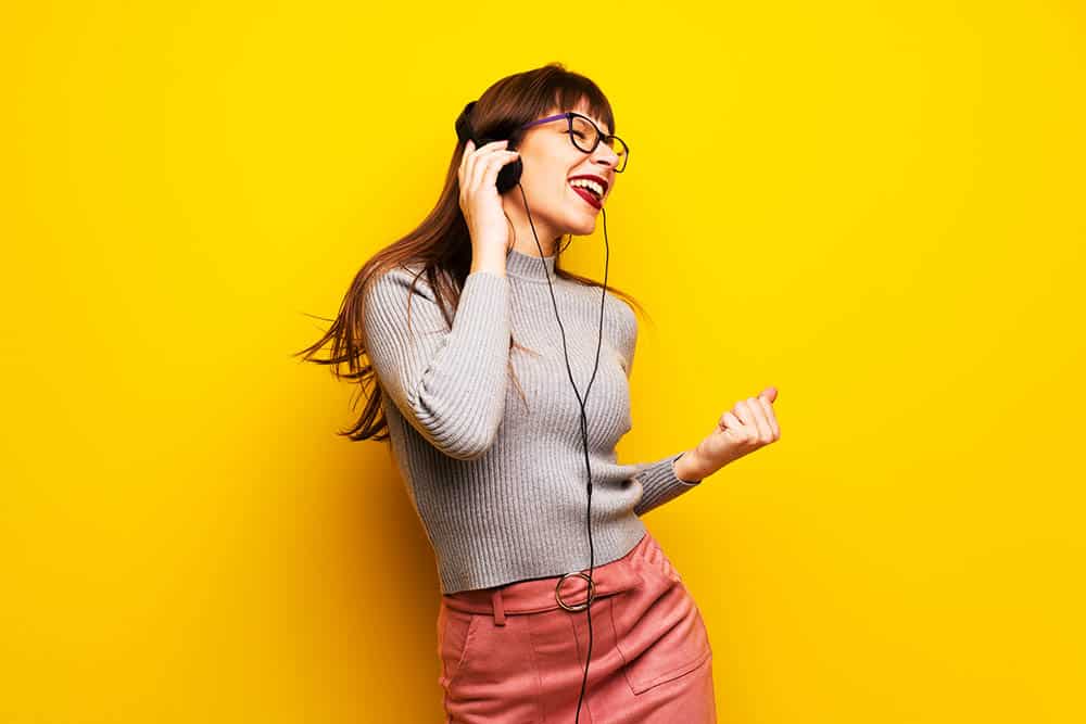 Cautiva tus oídos con la música internacional en español